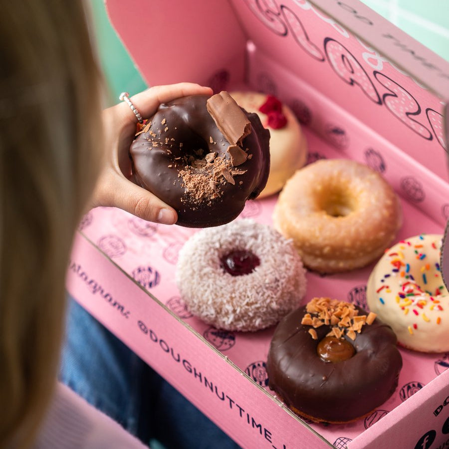 "Baked Signature" glutenfreundliche Kuchen-Donut Geschenkbox